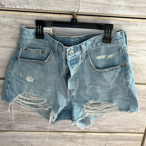 women’s levi’s ripped jean shorts - Picture 2 of 4